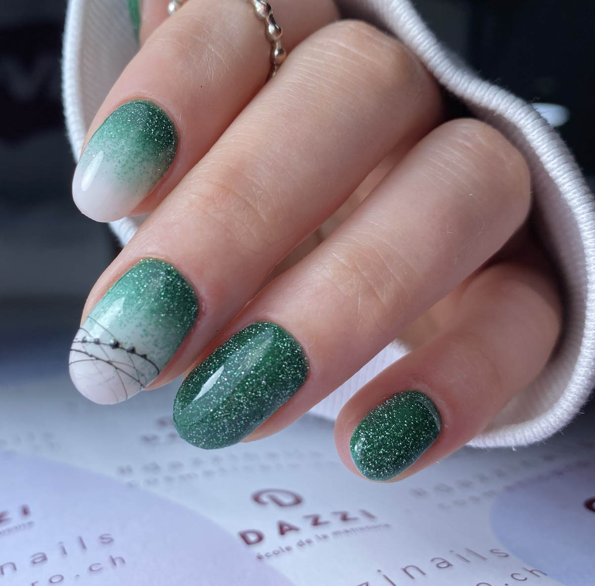 Vernis semi-permanent réfléchissant / très pailleté "Tangie" 138, vert, 10ml